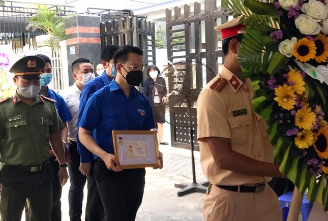 Những gương mặt được trao huy hiệu 'Tuổi trẻ dũng cảm' trong năm qua ảnh 6