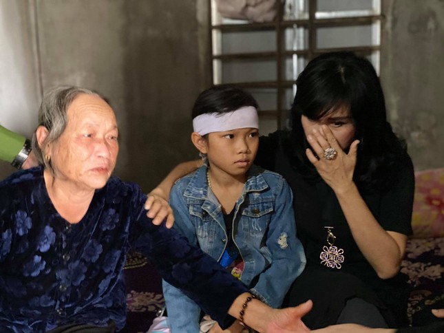 Thanh Lam, Tùng Dương thăm đồng bào lũ lụt Hà Tĩnh ảnh 3