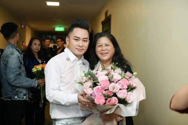 Tùng Dương chia sẻ về người phụ nữ quan trọng trong cuộc đời ảnh 2