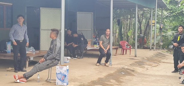 Bắt 11 tàu hút và nhóm bảo kê cát tặc trên sông Hồng ảnh 1
