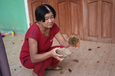 10 ngôi nhà ở Quảng Ngãi hư hỏng sau tiếng nổ lớn ảnh 2