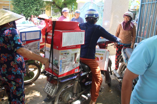 'Chỉ tặng không bán' dụ dân nghèo mua hàng dỏm giá trên trời ảnh 7