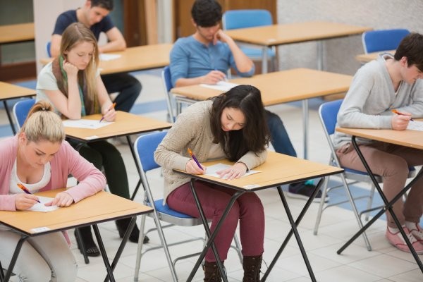 COVID-19 ảnh hưởng đến kì thi tốt nghiệp THPT, Đại học ở các quốc gia khác như thế nào? ảnh 1