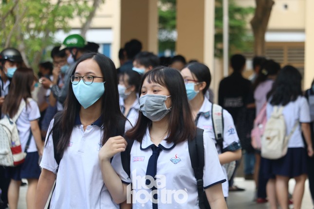 Đề thi tiếng Anh tốt nghiệp gây thích thú với sĩ tử, bàn về cuộc sống không có Internet ảnh 2