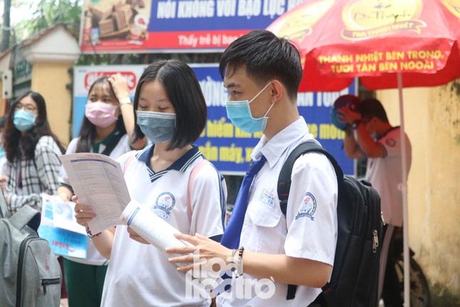 Kết thúc buổi thi sáng 10/8: Sinh học và Lịch sử đứng đầu về độ khó của 2 bài thi ảnh 6