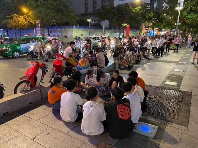 Giới trẻ TP.HCM đi chơi ngày 2/9: Nhộn nhịp nhưng vẫn ý thức giữ an toàn trong mùa dịch ảnh 5