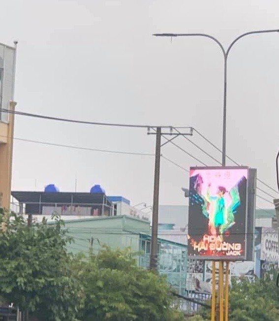Fan ủng hộ Jack “không tiếc tay”, poster MV mới xuất hiện trên con đường lớn ở Bến Tre ảnh 3
