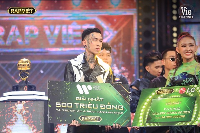 Khán giả Rap Việt: Cả sân khấu gọi tên G.Ducky, đọc tên Quán quân xong im phăng phắc? ảnh 1