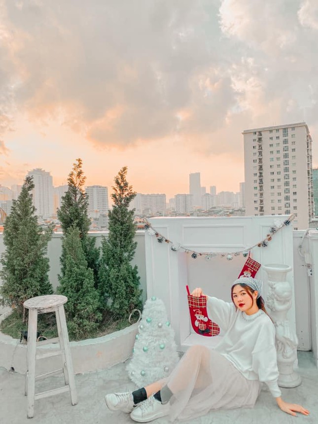 Top 5 quán cà phê đáng yêu, đẹp và “ngầu” nhất định bạn phải ghé vào mùa Giáng sinh này ảnh 8