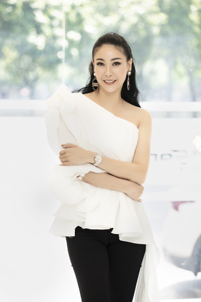 Hà Kiều Anh lần đầu chia sẻ lý do thi Hoa hậu, tiết lộ mức cát-xê sau đăng quang ảnh 1