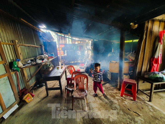 Nổi trôi những phận đời sau bão lũ ảnh 1