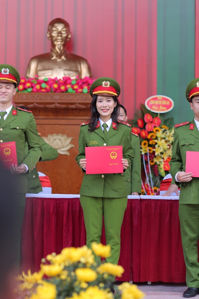 Nữ sinh Học viện Cảnh sát tốt nghiệp xuất sắc, được thăng hàm trung uý ảnh 7
