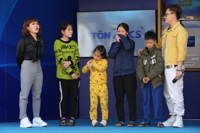 NSND Tự Long tiết lộ phải mổ vì đứt dây chằng, vẫn quyết giúp người nghèo đổi đời ảnh 3