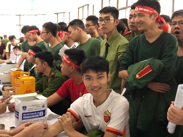 Gần 1.000 cán bộ, chiến sĩ áo lính hiến máu tình nguyện ảnh 8