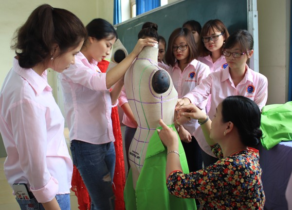 Trải nghiệm 'Một ngày làm sinh viên' ảnh 8