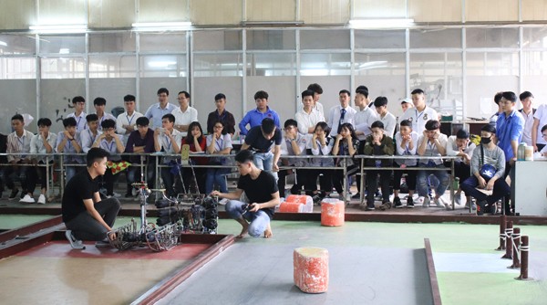 Trải nghiệm 'Một ngày làm sinh viên' ảnh 4
