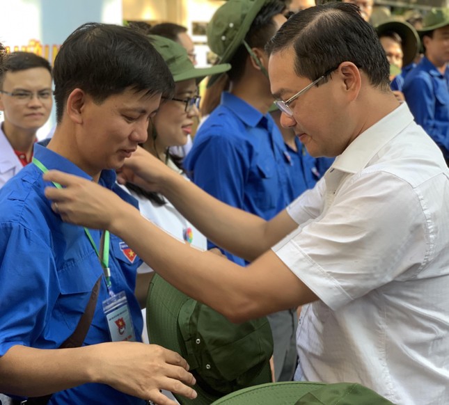 Khám bệnh, phát thuốc miễn phí cho 1.000 người dân nước bạn Lào ảnh 2