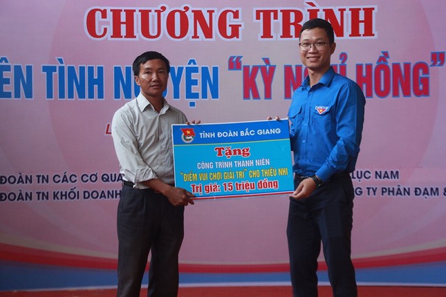 Đoàn đỡ đầu học sinh có hoàn cảnh khó khăn ảnh 1