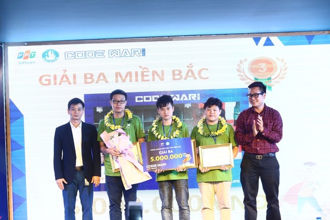 Sinh viên công nghệ giành 140 triệu đồng từ cuộc thi lập trình ảnh 4
