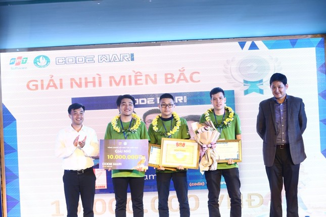 Sinh viên công nghệ giành 140 triệu đồng từ cuộc thi lập trình ảnh 3