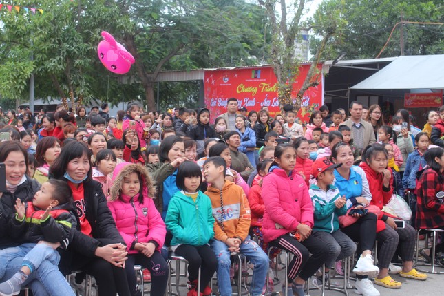 Bắc Giang: ‘Xuân yêu thương - Tết sum vầy’ cho hơn 2.000 thanh niên công nhân ảnh 2