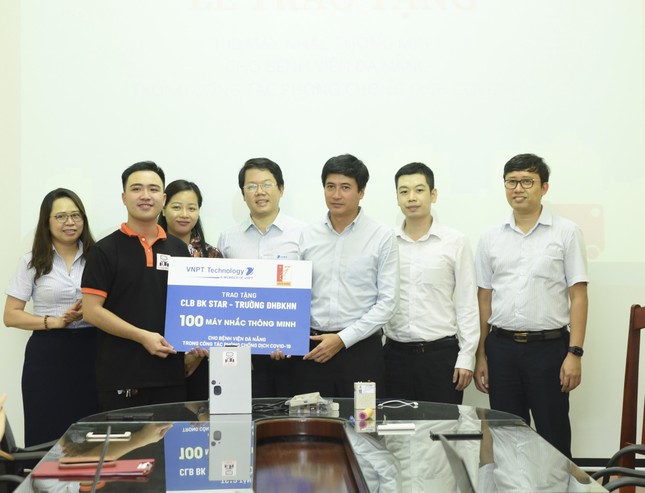 Sinh viên Bách khoa sáng tạo máy nhắc uống thuốc tặng bệnh nhân COVID-19 ở Đà Nẵng ảnh 3