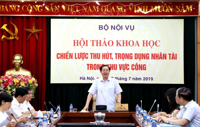 Nhân tài ở khu vực công: Không phải thu hút để... sai vặt ảnh 2