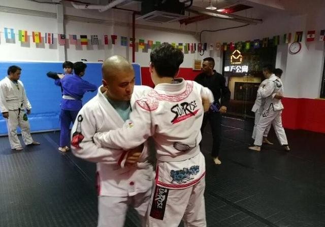 Chuyển sang học MMA, võ sư Thái Cực quyết phục hận Từ Hiểu Đông ảnh 1