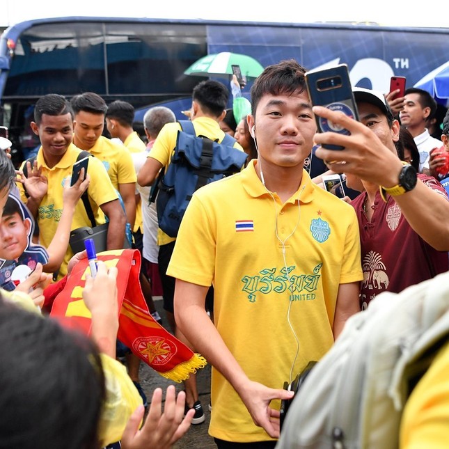 Thủ thành Đặng Văn Lâm tái xuất buồn sau King's Cup ảnh 1