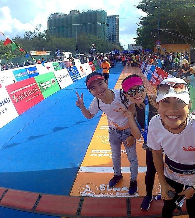 Cô gái chạy qua 7 lục địa làm MC ở Tiền Phong Marathon ảnh 1