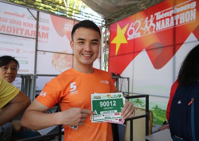 Runner nhận BIB, sẵn sàng tranh tài tại Tiền Phong Marathon ảnh 6
