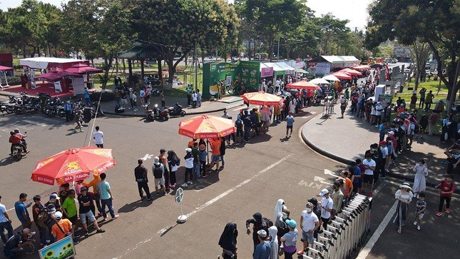 Tiền Phong Marathon 2021: Quảng trường Đại Đoàn Kết sôi động trước giờ G ảnh 1