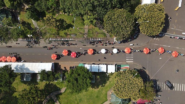 Tiền Phong Marathon 2021: Quảng trường Đại Đoàn Kết sôi động trước giờ G ảnh 2