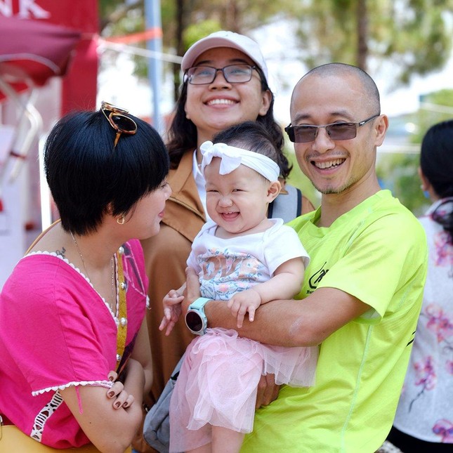 Tiền Phong Marathon 2021: Quảng trường Đại Đoàn Kết sôi động trước giờ G ảnh 16