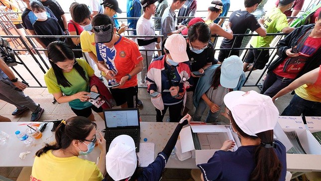 Tiền Phong Marathon 2021: Quảng trường Đại Đoàn Kết sôi động trước giờ G ảnh 5