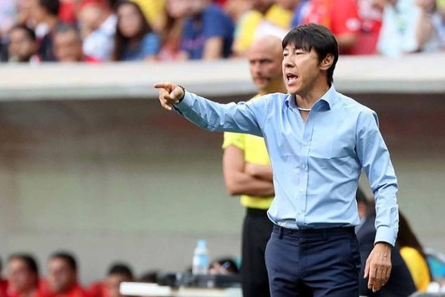 HLV Shin Tae-yong lý giải bất ngờ về lối đá 'chém đinh chặt sắt' của ĐT Indonesia ảnh 1