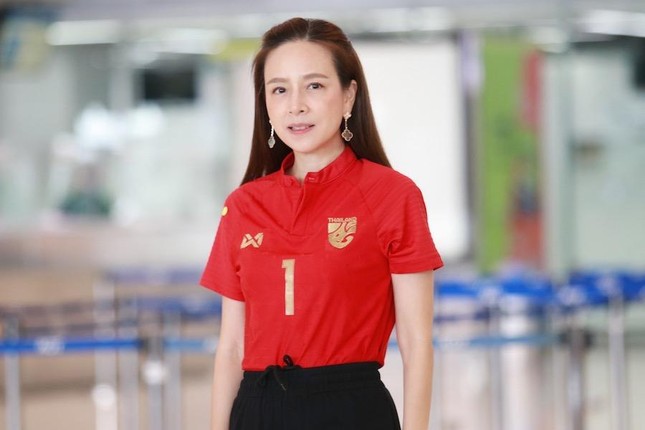 Thắng huỷ diệt Indonesia, HLV Thái Lan hết lời ca ngợi 'nữ tướng' Madam Pang ảnh 1