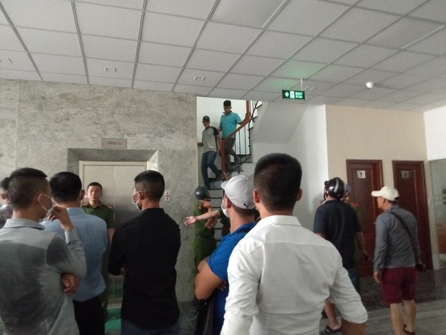 Hàng trăm người 'bao vây' công ty ở Sài Gòn đòi tiền góp vốn ảnh 2