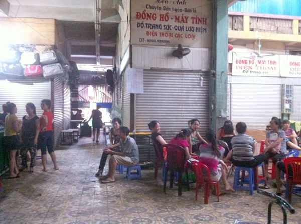 Vì sao 300 tiểu thương chợ Cốc Lếu đồng loạt đóng cửa hàng? ảnh 2