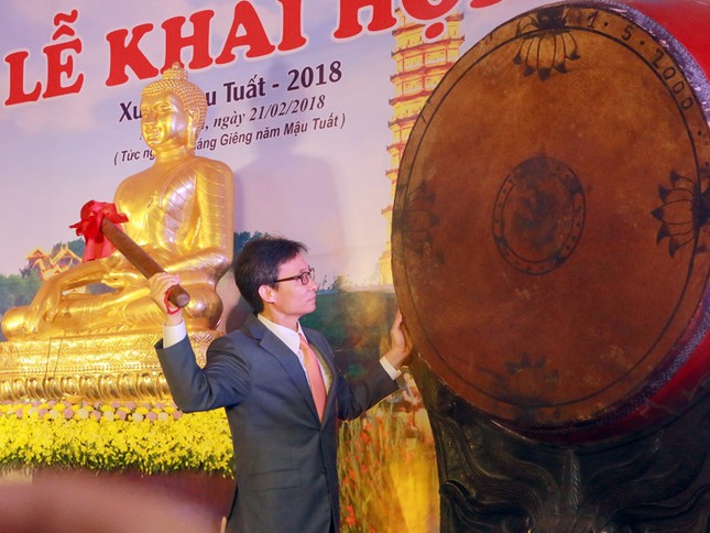 Phó Thủ tướng Vũ Đức Đam đánh trống khai hội chùa Bái Đính ảnh 1