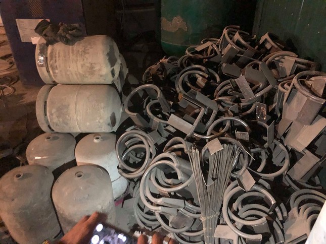 Cận cảnh hàng nghìn vỏ bình gas bị thiêu rụi có dấu hiệu cắt tai, mài vỏ ảnh 2