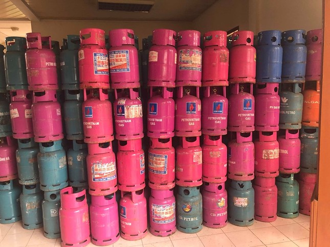 Cận cảnh hàng nghìn vỏ bình gas bị thiêu rụi có dấu hiệu cắt tai, mài vỏ ảnh 4