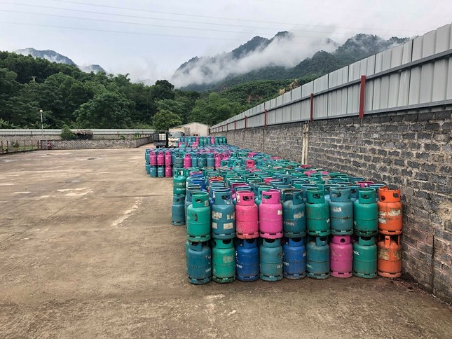 Cận cảnh hàng nghìn vỏ bình gas bị thiêu rụi có dấu hiệu cắt tai, mài vỏ ảnh 5