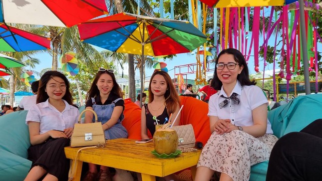 Kéo nhau xuống biển, lên núi trốn nóng ngày lễ ảnh 2