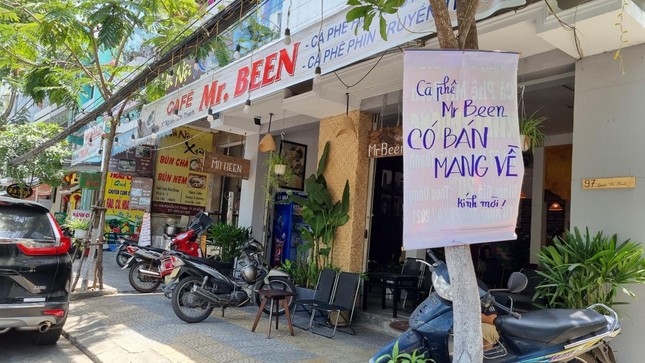 Hàng quán Đà Nẵng 'dọn sạch bách' bàn ghế, treo biển chỉ bán mang về ảnh 6