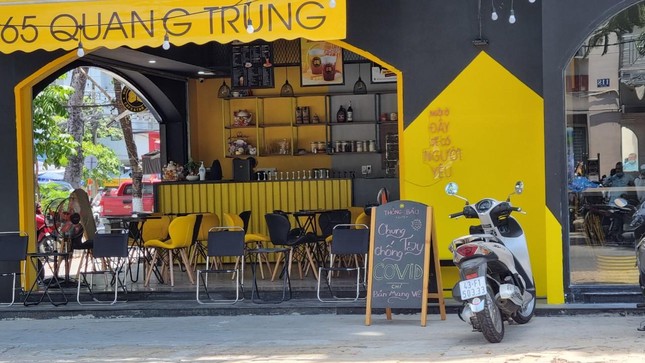 Hàng quán Đà Nẵng 'dọn sạch bách' bàn ghế, treo biển chỉ bán mang về ảnh 11
