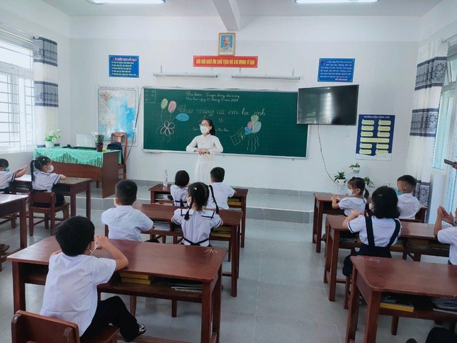 Hơn 100 học sinh đầu tiên tại Đà Nẵng đi học lại ảnh 1
