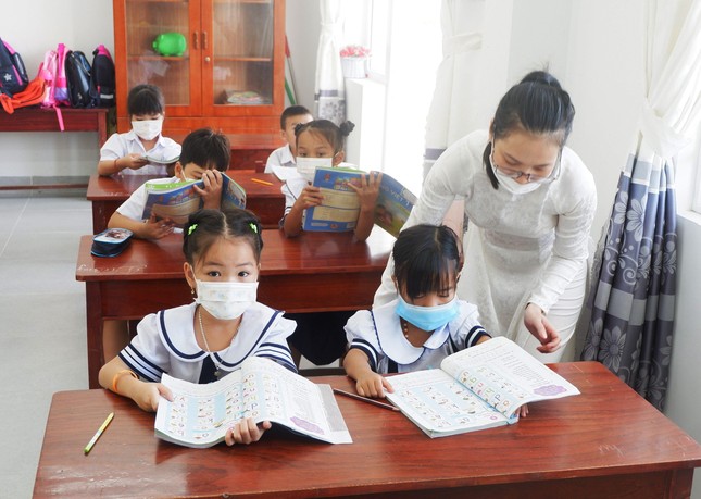 Hơn 100 học sinh đầu tiên tại Đà Nẵng đi học lại ảnh 2