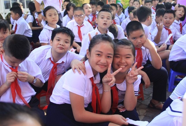 Phó Thủ tướng đánh trống khai giảng ở ngôi trường 128 tuổi ảnh 5