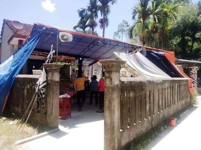 Nam sinh sốc nặng bỏ thi THPT khi chứng kiến cha cầm dao đâm chết mẹ ảnh 1